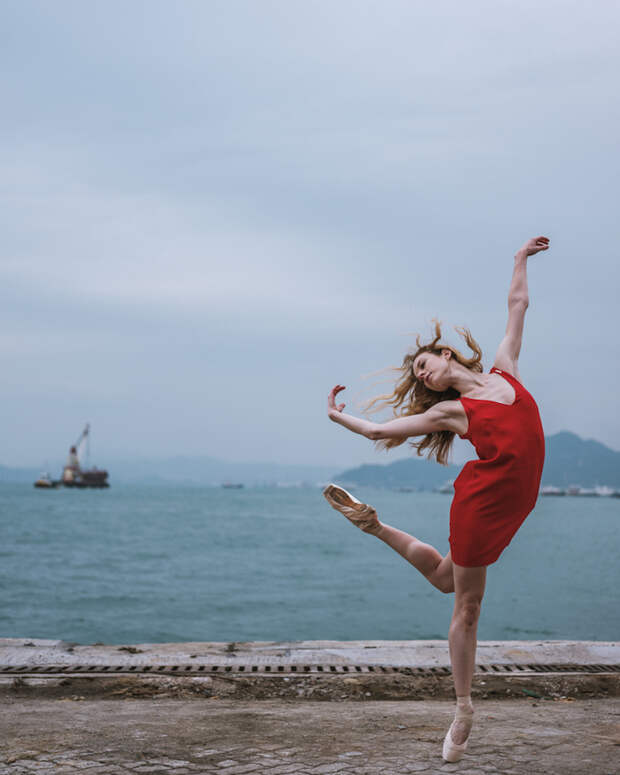 Балерины на улицах Гонконга: знаменитый фотопроект покоряет Азию