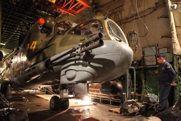 Впервые: Самолетом Ан-124 «Руслан» переброшены два звена вертолетов Ми-24