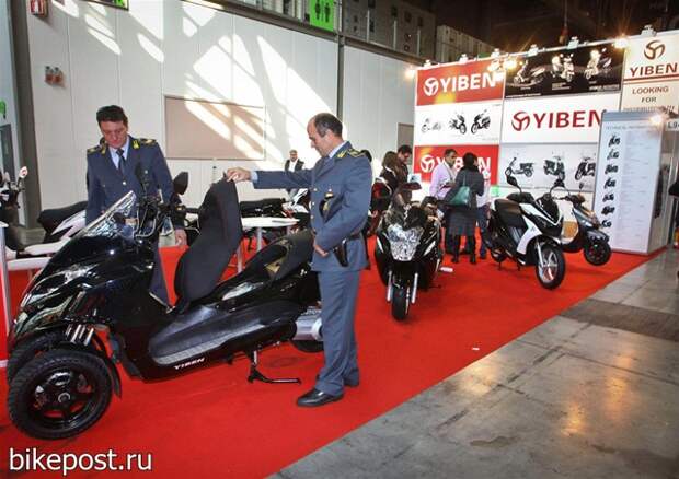 Китайские трициклы YB 250 ZKT на EICMA 2011