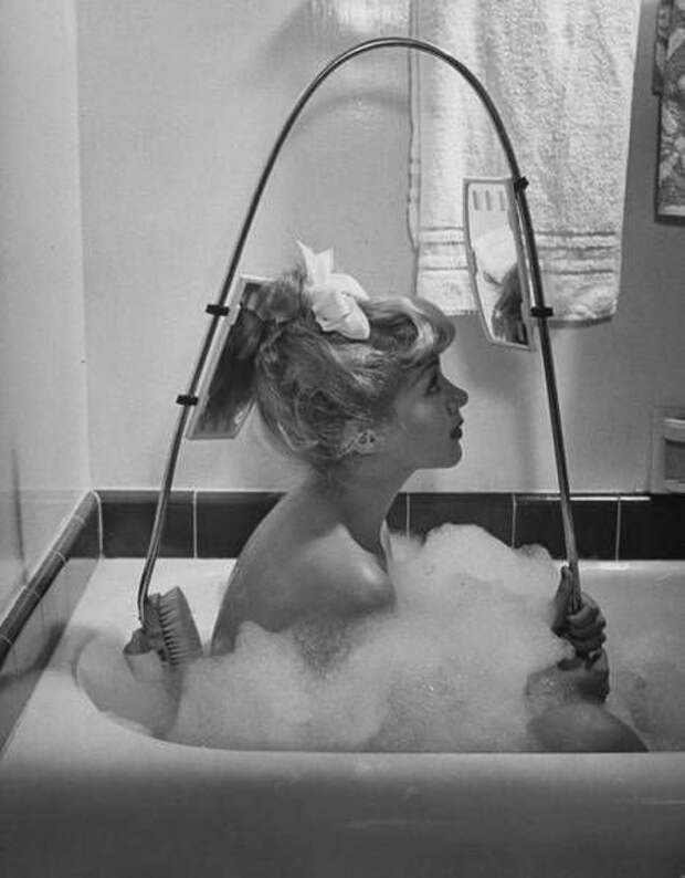 Щетка для спины с зеркалами для тщательного мытья, 1947 изобретения, история, курьезы