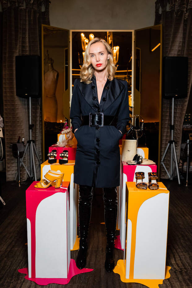 Илона Столье