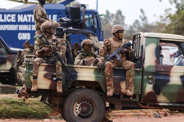 Рядом с главной военной базой в Мали прогремели взрывы