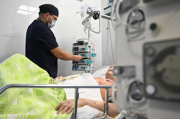 Mash: немецкий блогер Самуэль Домен попал в реанимацию из-за заворота кишок