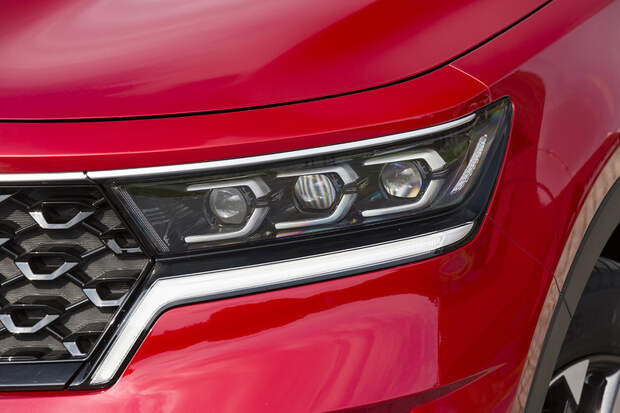 Новый Kia Sorento: 15 ассистентов и другие особенности