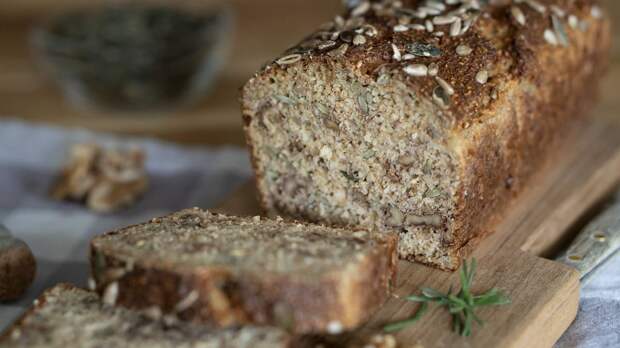 «Становится менее калорийным»: где и как лучше всего хранить хлеб