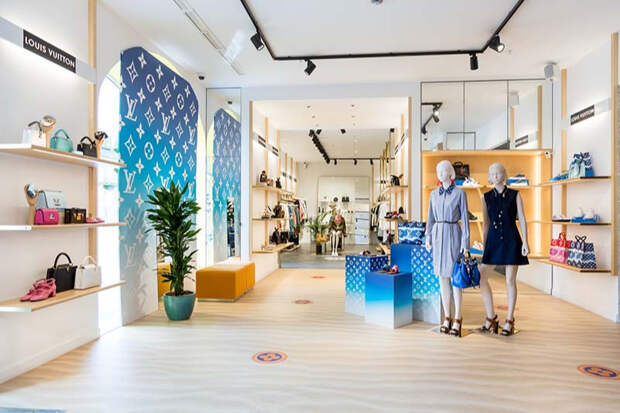Поп-ап-бутик Louis Vuitton в Санкт-Петербурге
