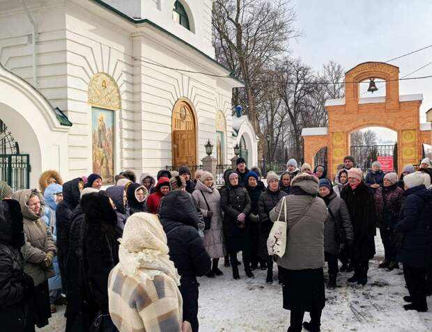 Рязанцы посетили Скорбященское кладбище и познакомились с подвижниками веры XX века