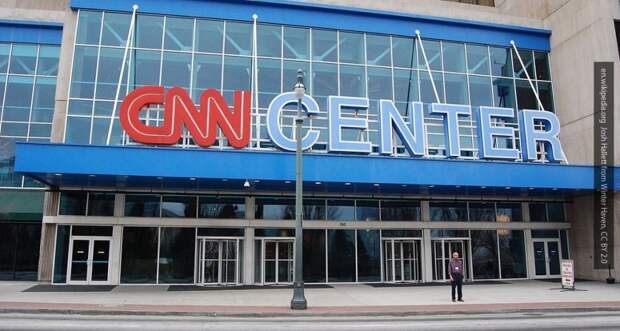 Скандал на CNN: ведущий Тэппер грубо прервал интервью с советником Трампа