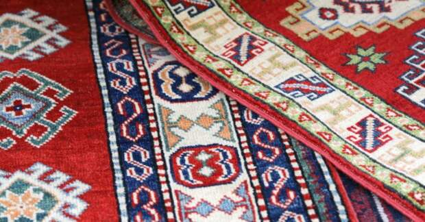 Как турецкие хозяева чистят ковры дома. Рецепт простого раствора.