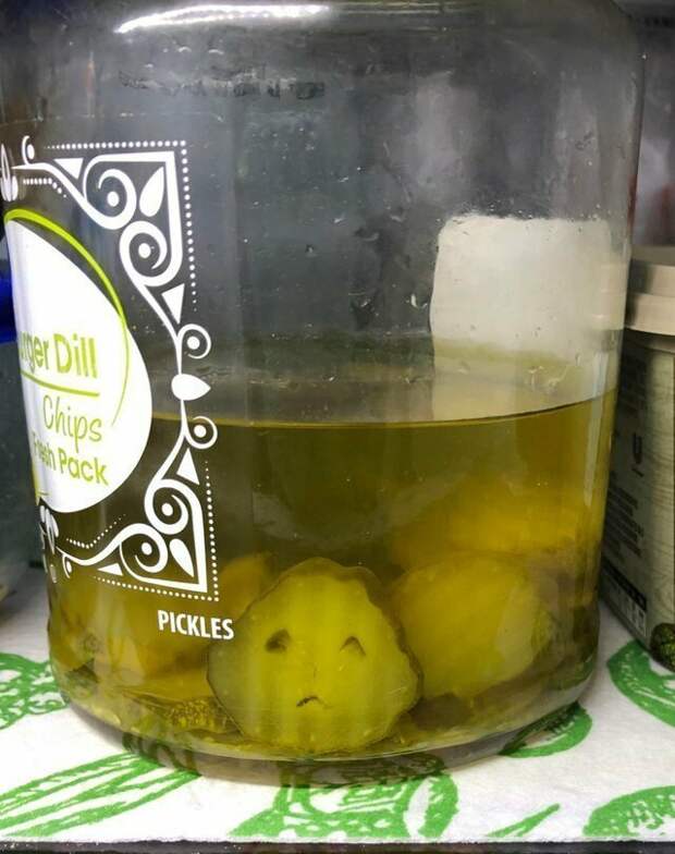 Кругом лица, даже если людей рядом нет Кругом лица, даже если людей рядом нет