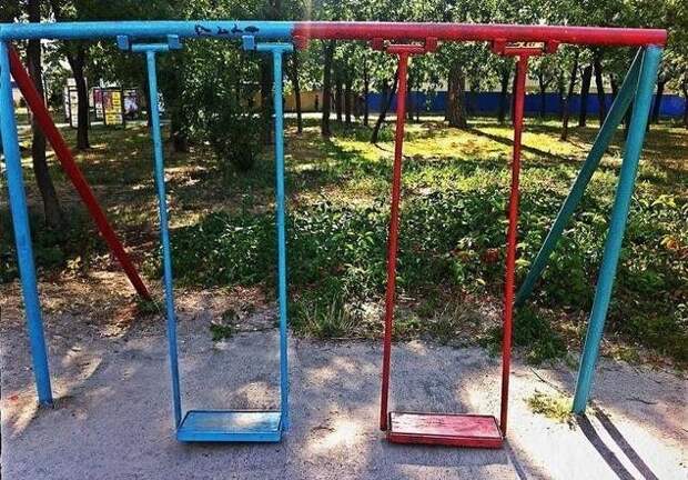 Думаете, что видели всё? А вы видели заниженные качели? Думаете, что видели всё? А вы видели заниженные качели?