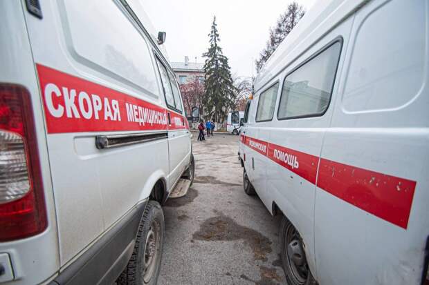 В Новосибирске 13-летний мальчик поскользнулся на гололёде и сломал позвоночник