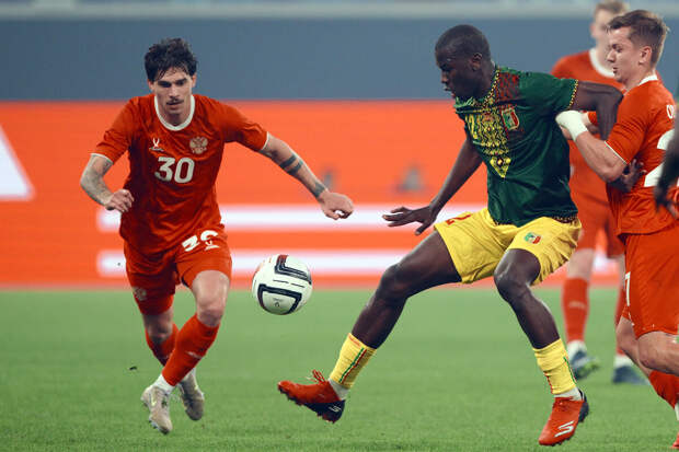 Хавбек сборной России Глушенков: несильно расстроены, мы же не проиграли Мали