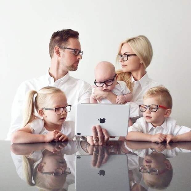 Мать троих детей нашла "лучшее средство от скуки" - креативные семейные фото! дети, забавно, идеи, креатив, оригинально, семья, фото, фотосессии