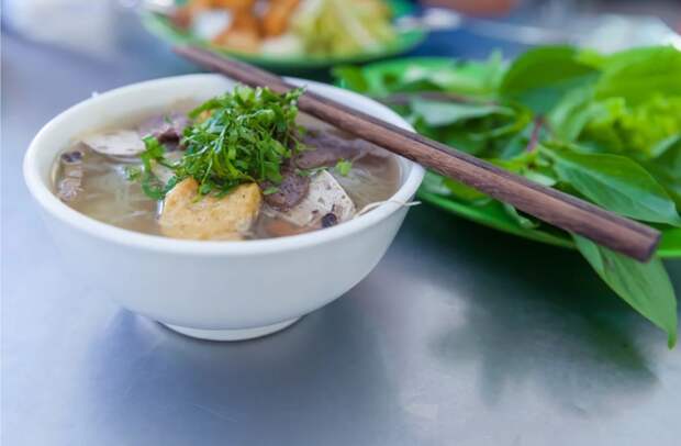 Во Вьетнаме обязательно нужно попробовать эту национальную еду