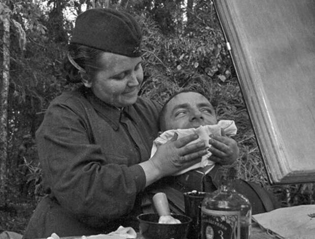 Побриться и переодеться в чистое - было сродни празднику. Побриться и переодеться в чистое - было сродни празднику.