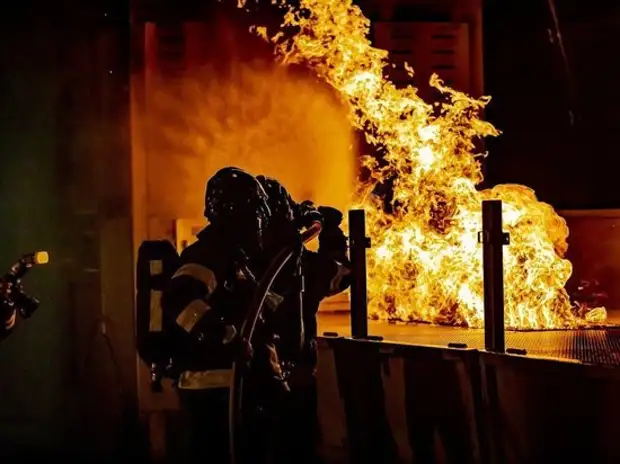 В Иркутске 140 человек эвакуировали из горящего супермаркета