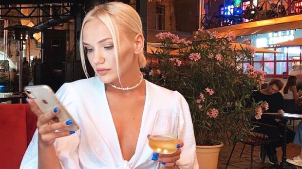 Жена Сафонова после матча с «Баварией»: «Я седая и курящая сегодня. Простите»