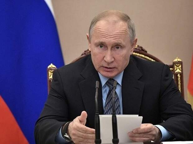 Путин снова разнес чиновников за невыплаченные медикам деньги