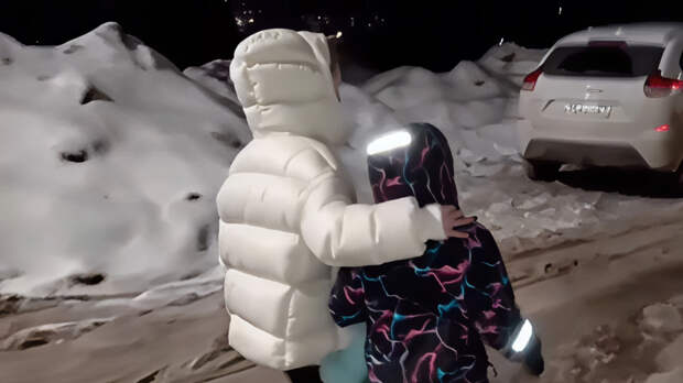 В МВД показали новые кадры со спасенной девочкой из Смоленска и ее похитителем