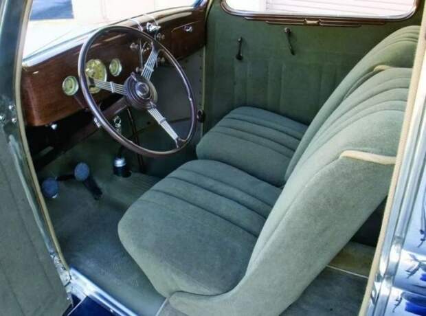 Ford V8 Tudor Deluxe с кузовом из нержавеющей стали
