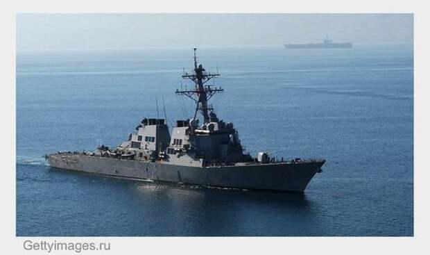 Пожар на борту: эсминец ВМС США загорелся в зоне стратегического присутствия