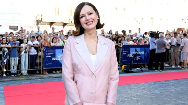 «К хайпу отношусь спокойно»: Ирина Безрукова о гонорарах Кадышевой и танцорах Булановой