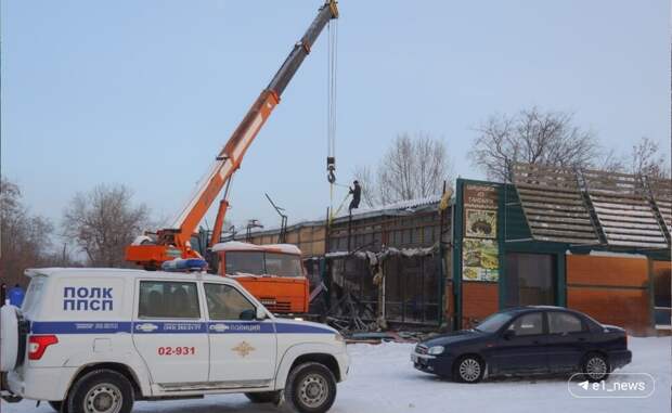 В Екатеринбурге сносят скандально известное кафе «Каспий»