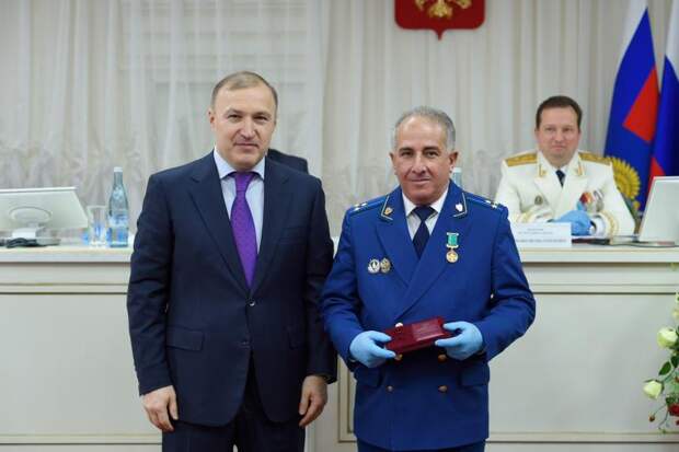 Глава Адыгеи поздравил работников органов прокуратуры республики с профессиональным праздником