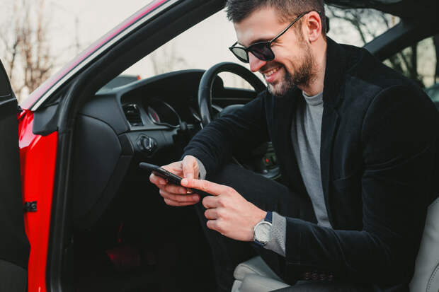 Россиян обвинили в стремлении к красивой жизни за чужие деньги