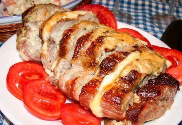 Мясо, запеченное с сыром