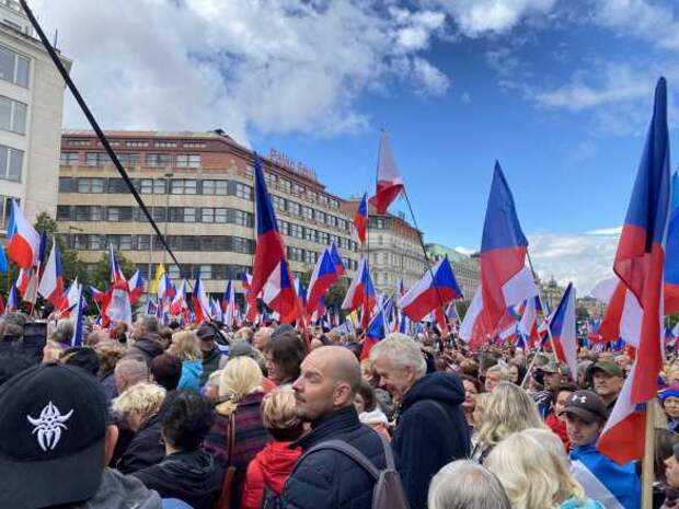 В столице Чехии огромный митинг против антироссийского курса страны