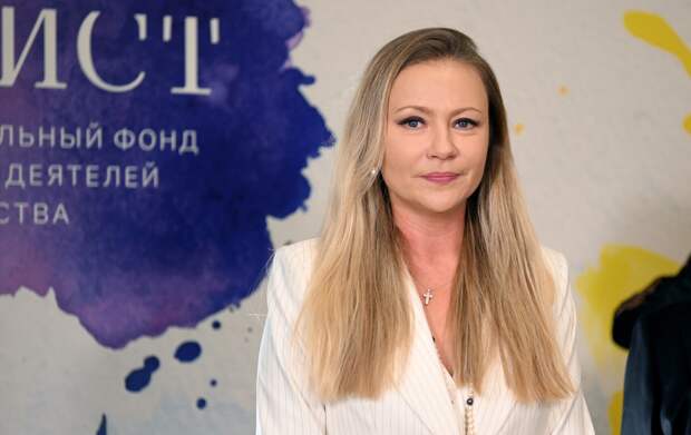 Мария Миронова развелась с молодым мужем и судится из-за сына