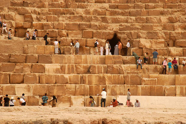 pyramid_close_up_res