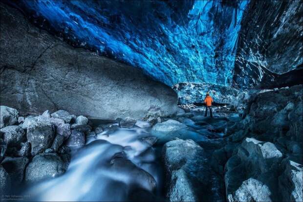Ледяные пещеры — это рулетка. Ты заранее не знаешь, на сколько большая и красивая она внутри. исландия, красота, пейзаж, природа, путешествия, фото, фотограф, фотографии