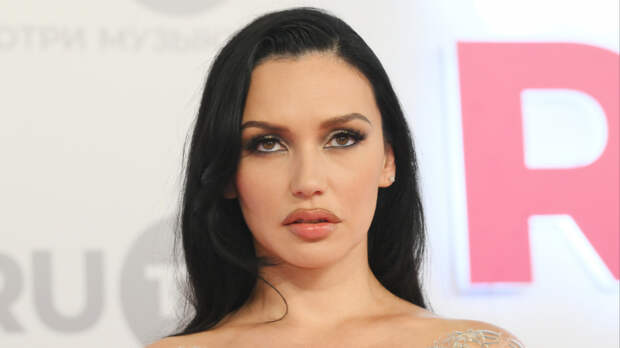 «Здесь деньги»: Серябкина знатно вложилась в концерт и ждет, что он окупится