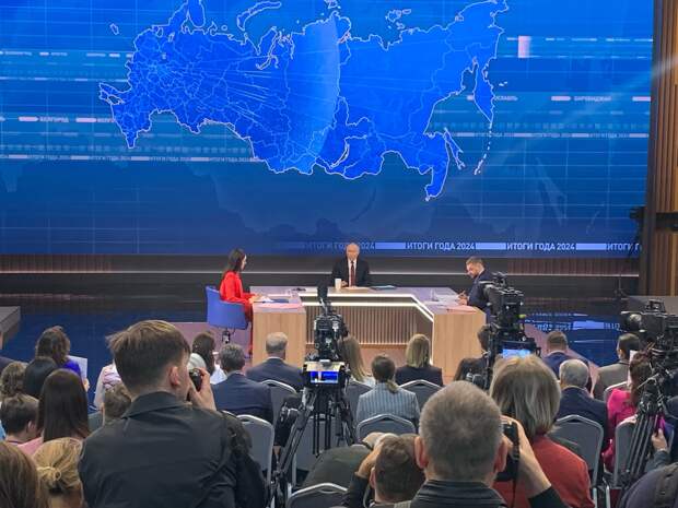 Итоги года с Владимиром Путиным: Фоторепортаж РИА Верхневолжье с места события
