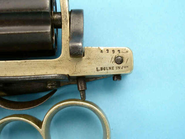 Revolver knuckle dagger (Apache)