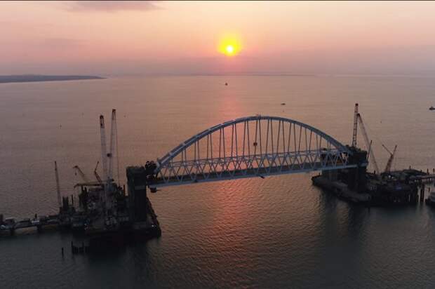 Украина предлагает запретить Крымский мост в качестве санкций. Украина предлагает запретить Крымский мост в качестве санкций