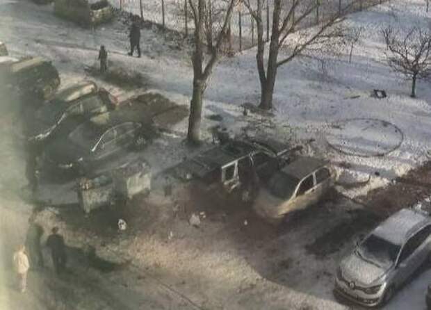 В Киеве на Оболони в районе станции метро Героев Днепра был взорван внедорожник