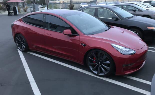 Илон Маск анонсировал Tesla Model 3 с двумя моторами