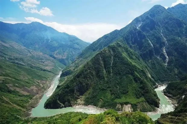 Высокогорная река Ярлунг-Цангпо