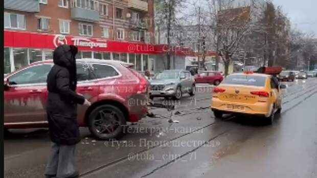 В Туле на улице Николая Руднева произошло ДТП