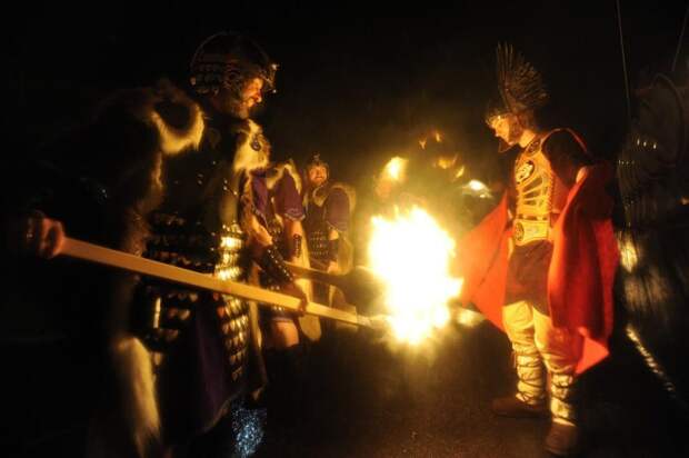 UpHellyAa10 Шетландский праздник Апхеллио