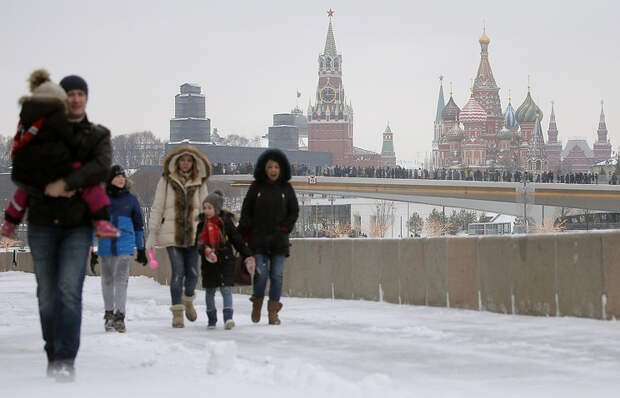 ВЦИОМ: большинство россиян довольны жизнью и считают ситуацию в стране нормальной