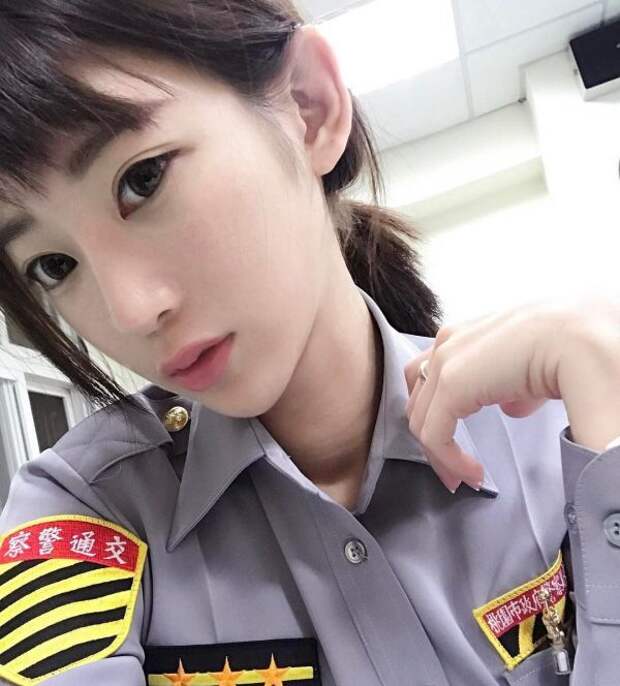 Милая сотрудница дорожной полиции Тайваня (13 фото)