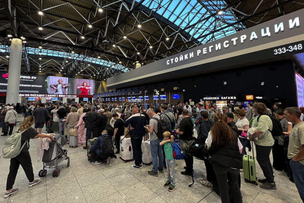 Baza: рейсы "Победы" задерживаются в Шереметьево более чем на 15 часов