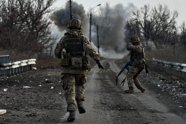 Похоже, ситуация в рядах украинских войск действительно печальная. Уже неоднократно сообщалось, что на разных участках фронта солдаты массово покидают свои позиции.-2