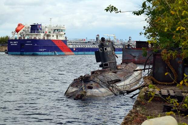 Подводная лодка в степях Украины  субмарина, украина, флот
