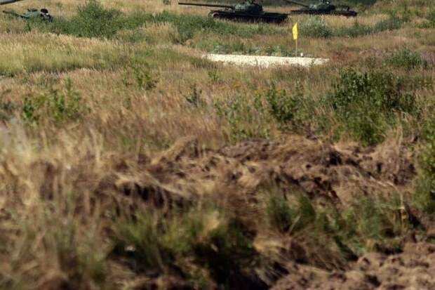 Украинский боевик оборудовал специальное захоронение для отказников прямо на полигоне